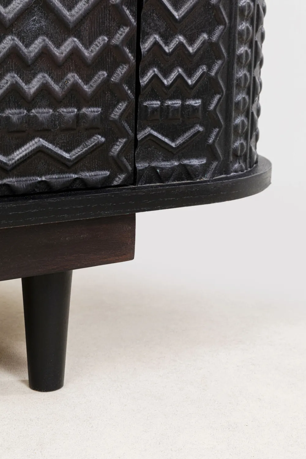 KARE Design Lipastot*Berber Senkki, Mangopuuta, Musta 160x75cm