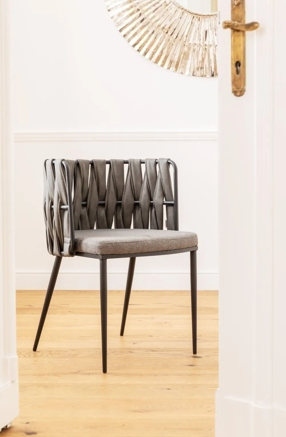 KARE Design Tuolit*Cheerio Tuoli Käsinojilla, Harmaa (sis. Tyynyn)