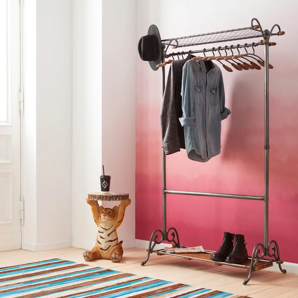 KARE Design Jalalliset Vaatenaulakot*Cosmopolitan Vaatenaulakko Henkareilla (13/osaa)