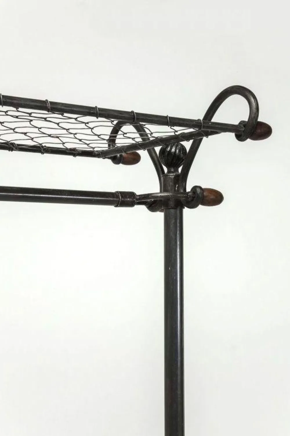 KARE Design Jalalliset Vaatenaulakot*Cosmopolitan Vaatenaulakko Henkareilla (13/osaa)