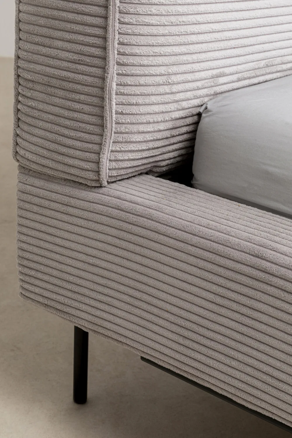 KARE Design Sängyt*East Side Sänky, Vakosamettia, Harmaa 180x200cm