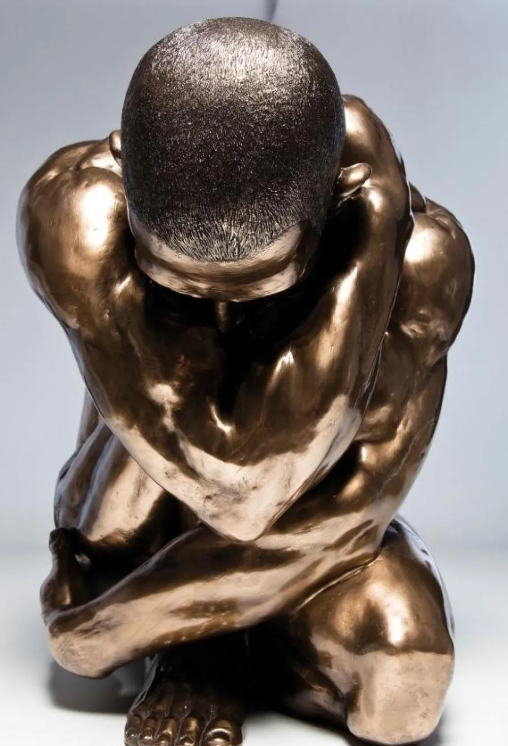 KARE Design Koriste-Esineet*Nude Man Hug Koriste-esine, Patsas, Pronssi 54cm