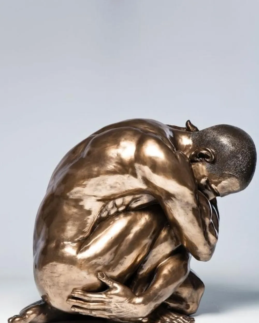 KARE Design Koriste-Esineet*Nude Man Hug Koriste-esine, Patsas, Pronssi 54cm
