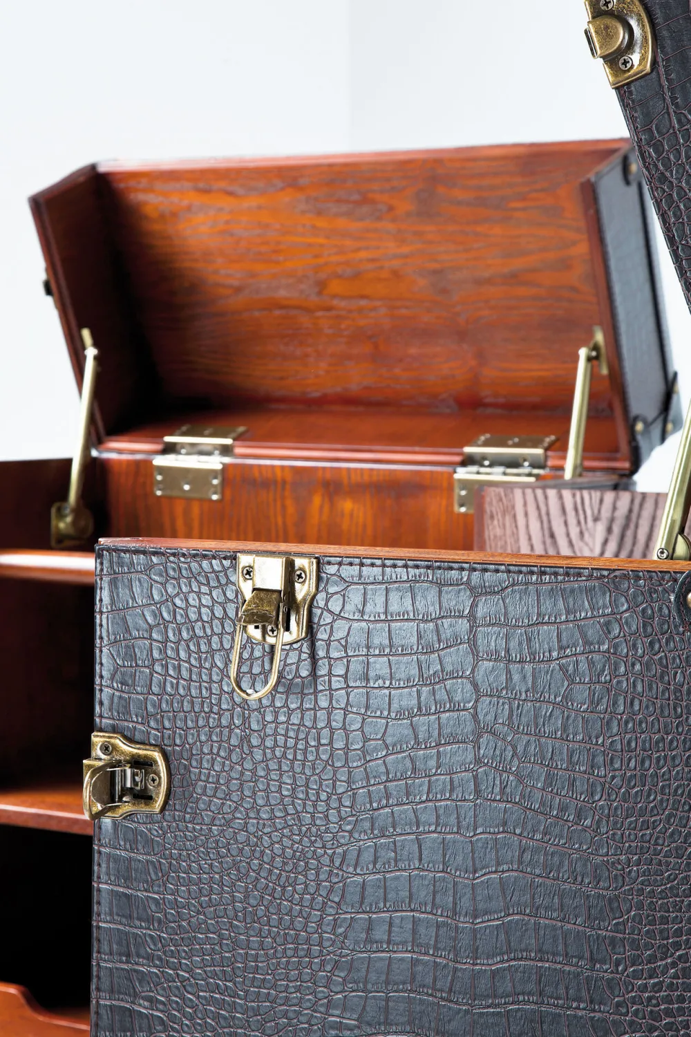 KARE Design Baarit*Wardrobe Iceberg Baarikaappi