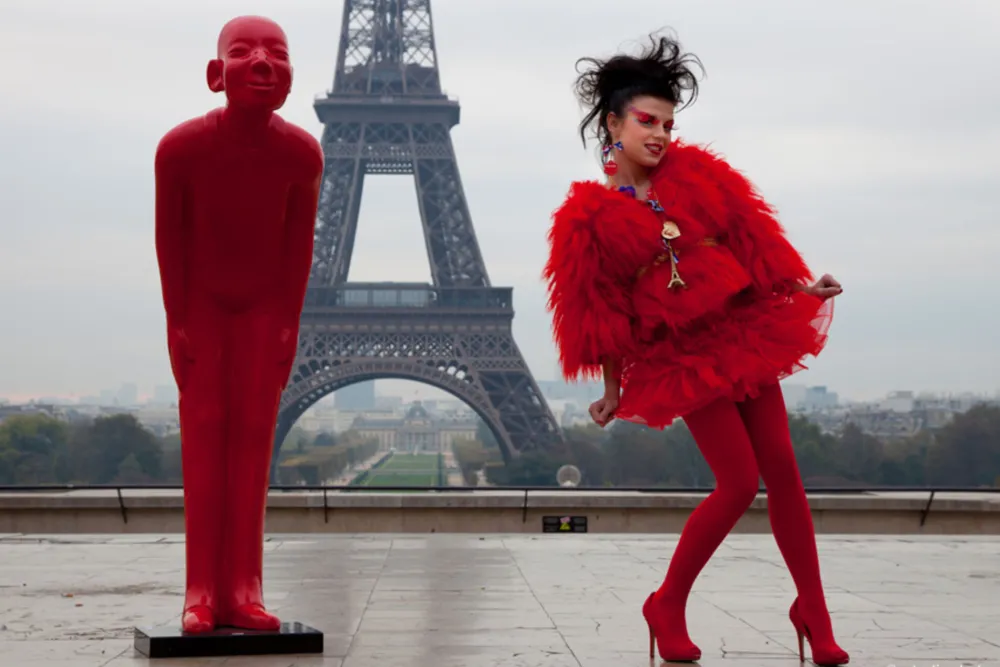 KARE Design Jalalliset Koriste-Esineet*Welcome Guests Red Big Koriste-esine, Patsas 164cm